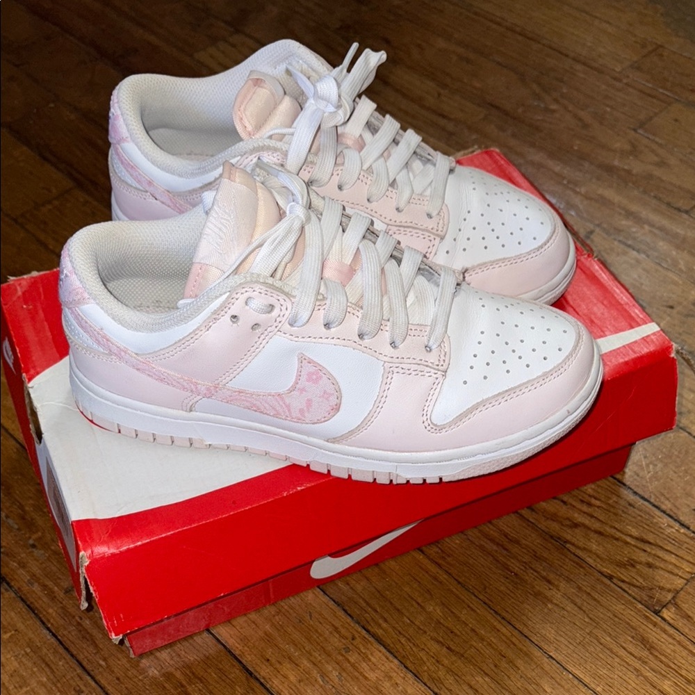 Nike Women's Soft Pink and White Sneakers 5.5